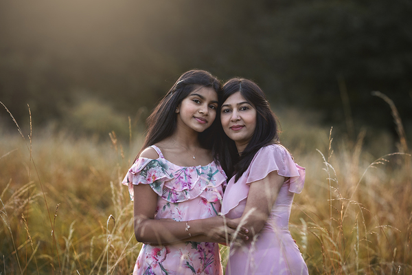 mum and daughter  Leicester outdoor photographer 